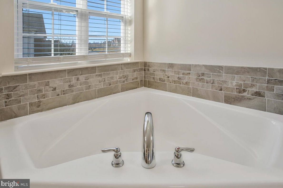 8626 Kittama Dr, Clinton MD  20735-3178 exterior