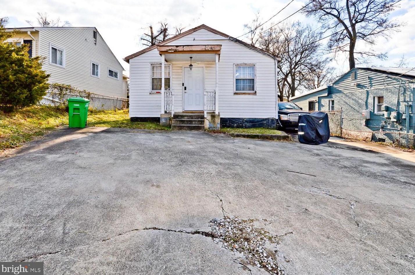 6607 Seat Pleasant Dr, Capitol Heights, MD 20743-6023