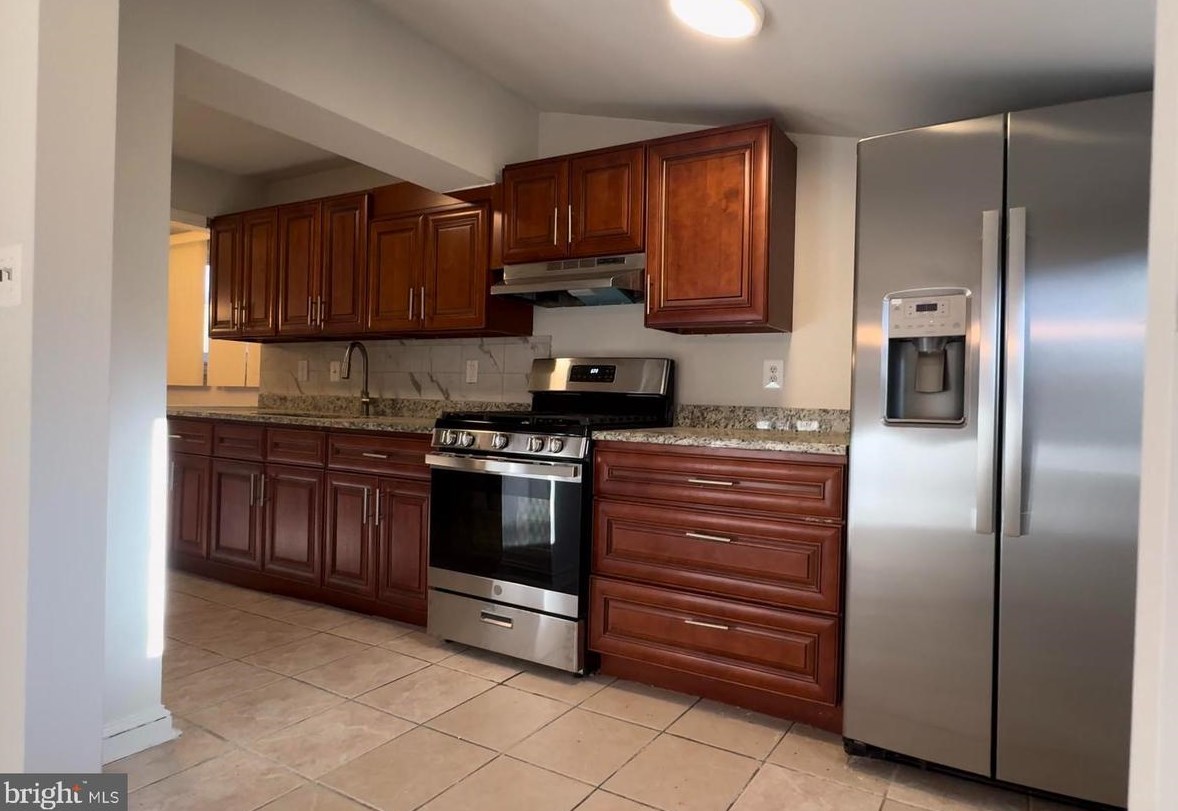 4267 Southern Ave, Capitol Heights, MD 20743-5766