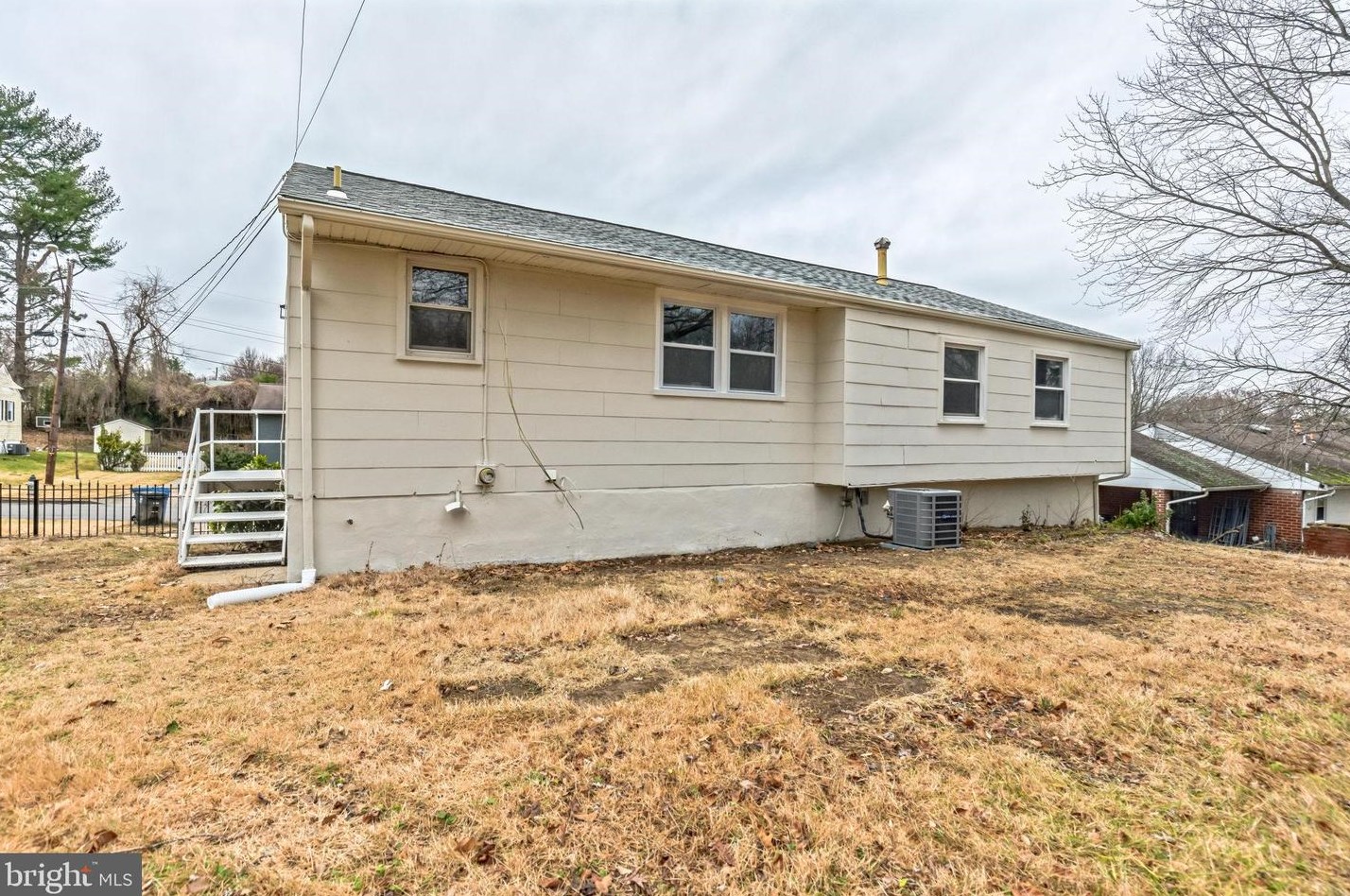 904 Applewood St, Capitol Heights MD  20743-4717 exterior