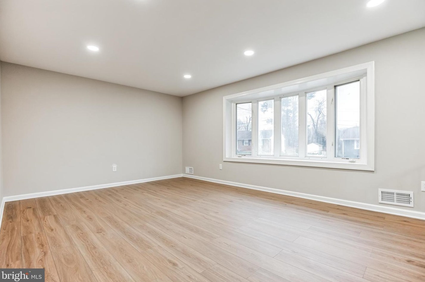 904 Applewood St, Capitol Heights MD  20743-4717 exterior