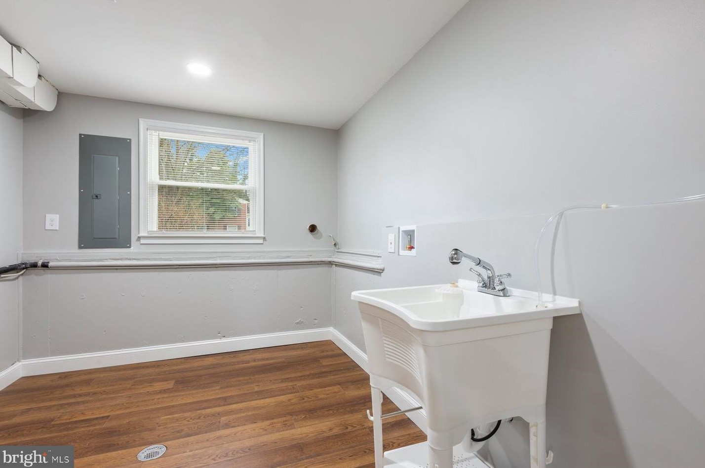 7535 Abbington Dr, Oxon Hill MD  20745-1511 exterior