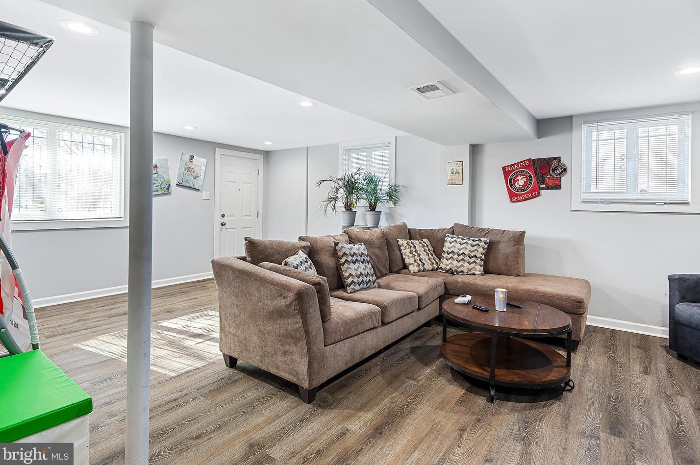 6801 Drylog St, Capitol Heights MD  20743-2401 exterior