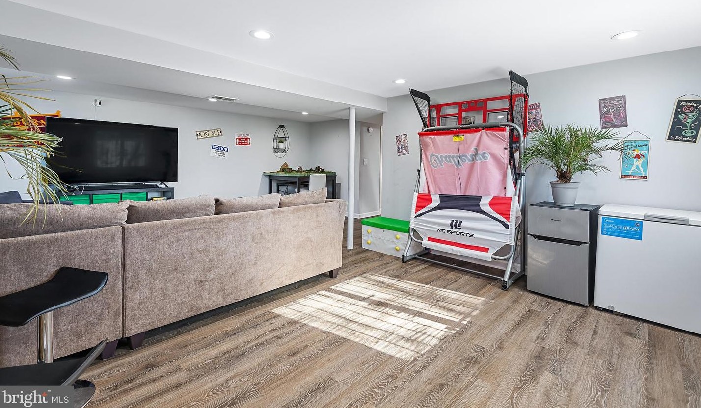 6801 Drylog St, Capitol Heights MD  20743-2401 exterior