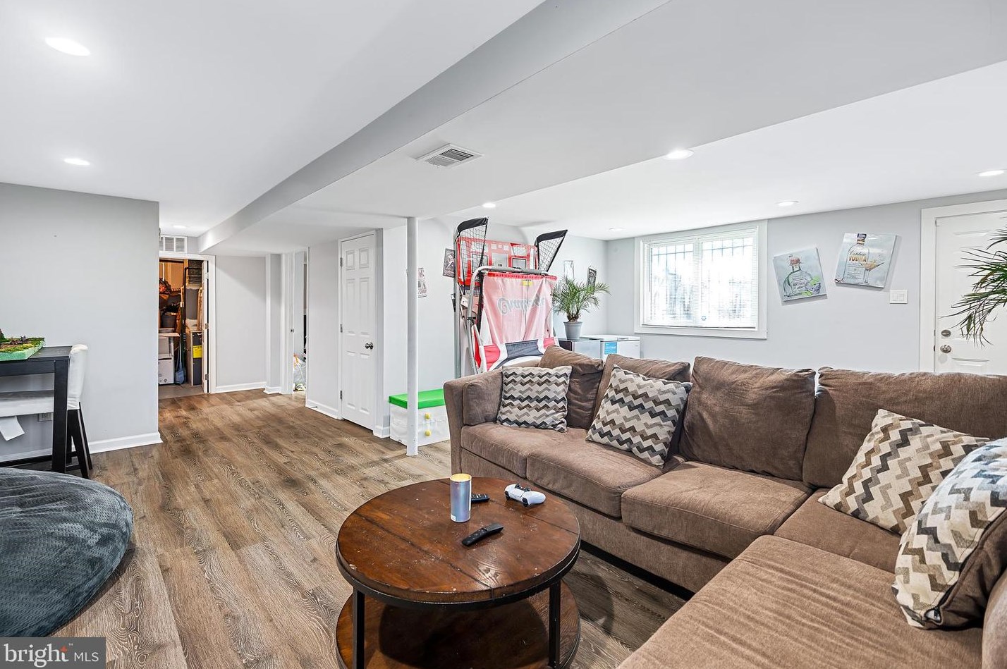 6801 Drylog St, Capitol Heights MD  20743-2401 exterior