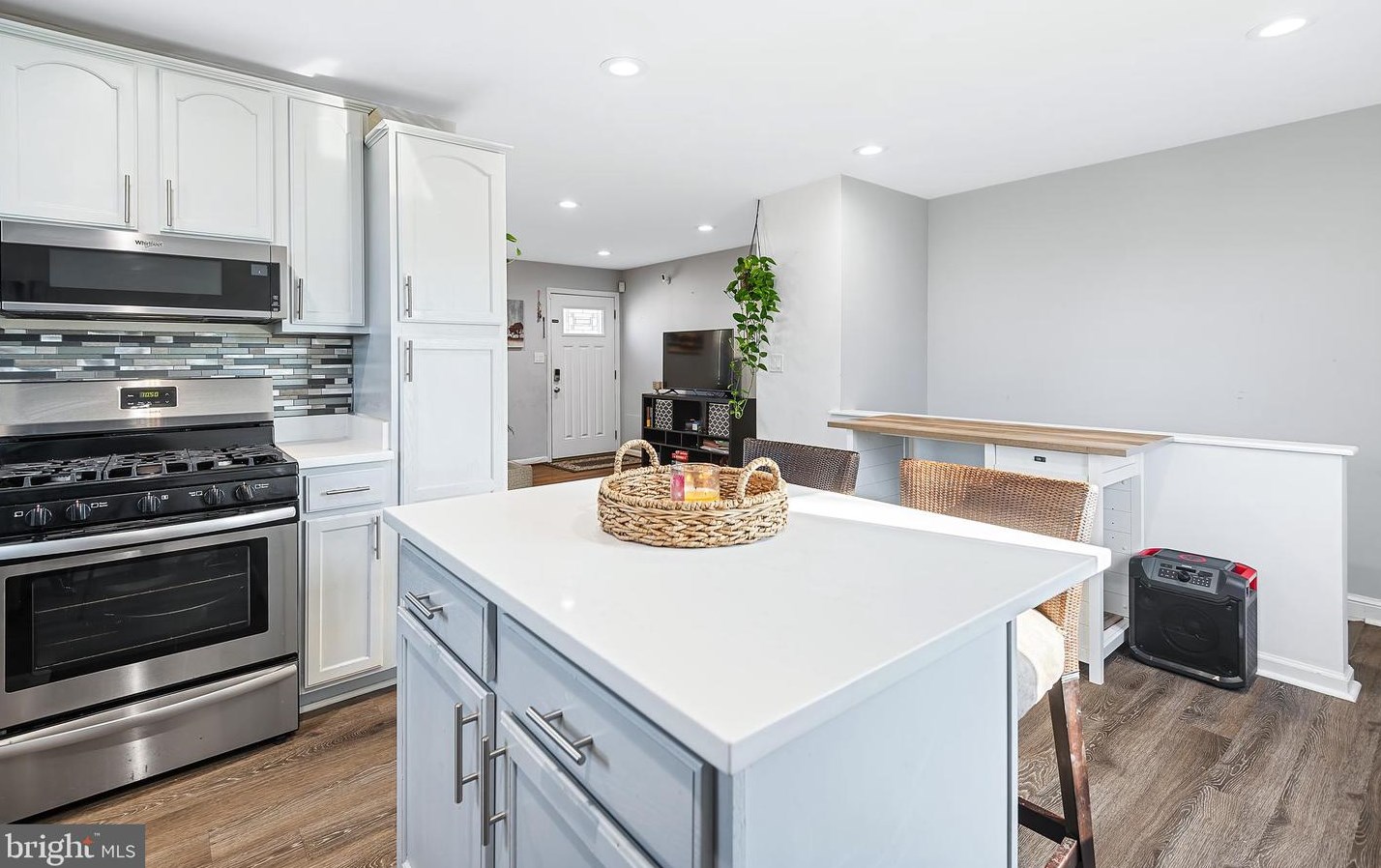 6801 Drylog St, Capitol Heights MD  20743-2401 exterior