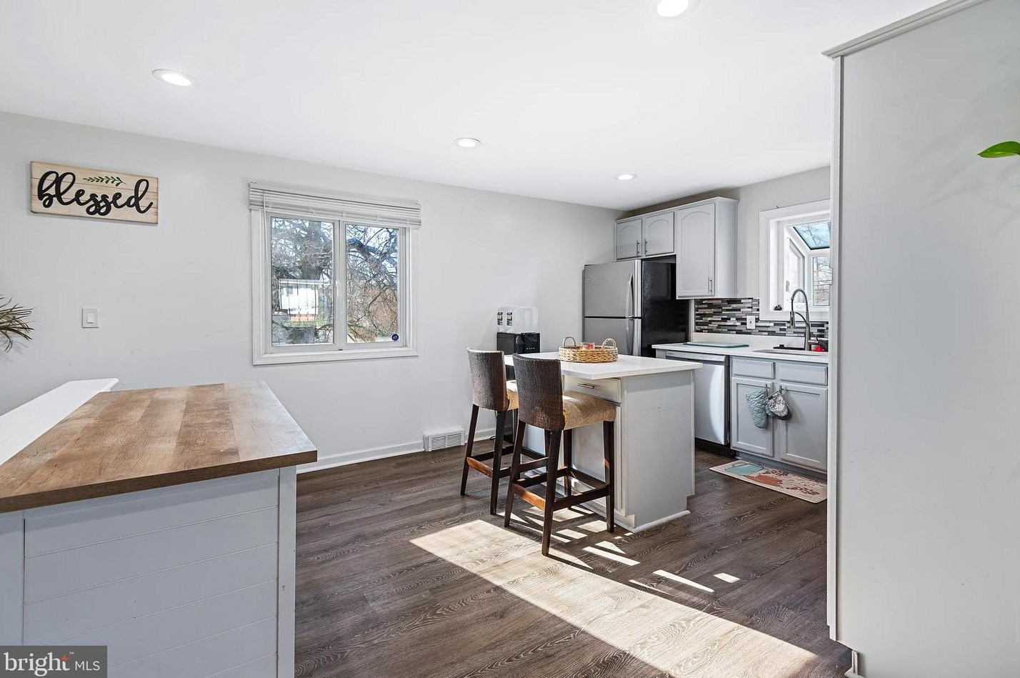 6801 Drylog St, Capitol Heights MD  20743-2401 exterior