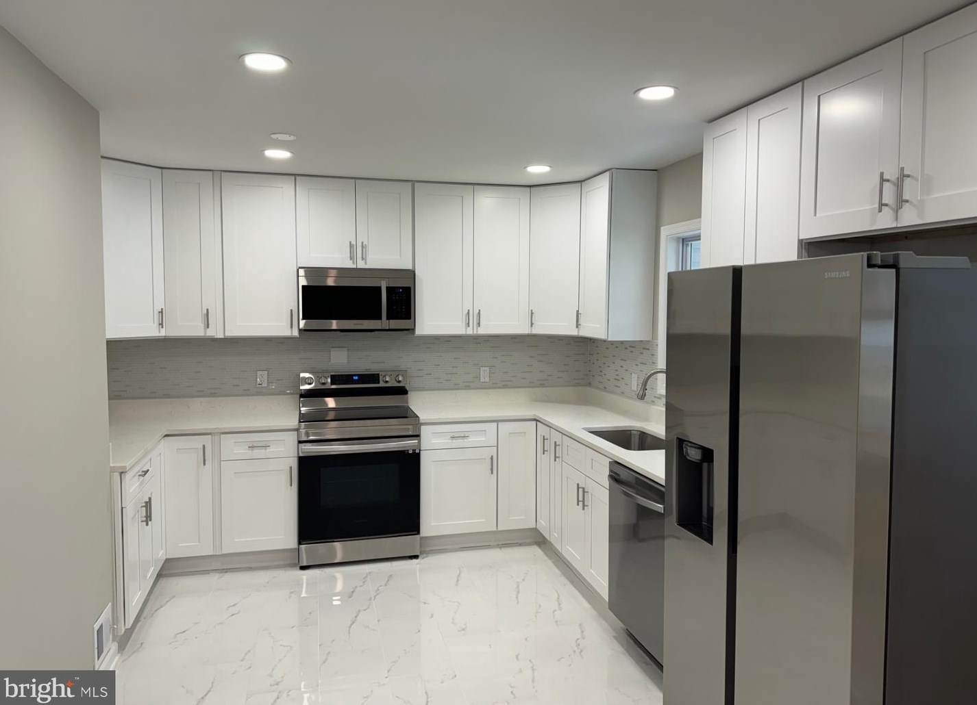 5107 Boulder Dr, Oxon Hill, MD 20745