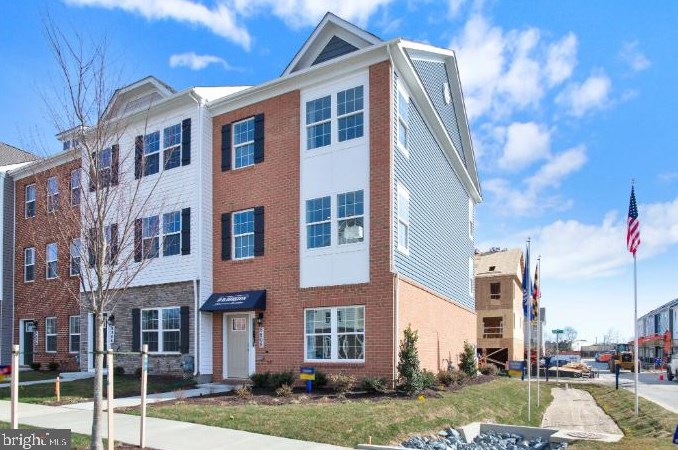 8815 Mimosa Ave, Clinton, MD 20735-2648