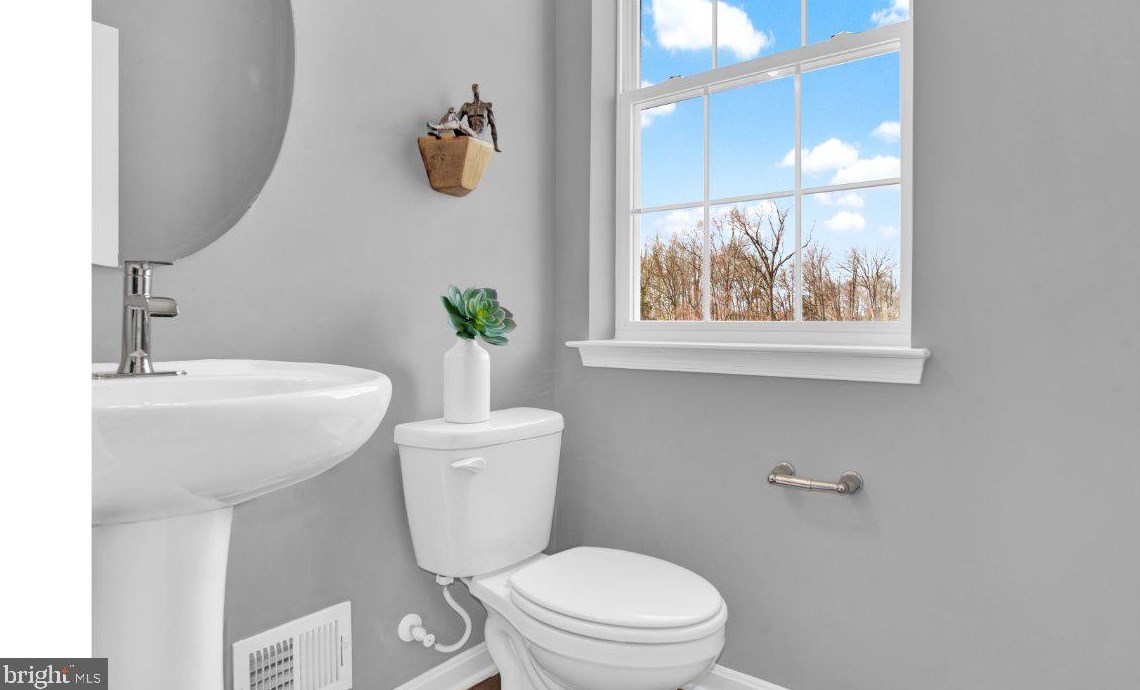 8825 Mimosa Ave, Clinton MD  20735-2648 exterior