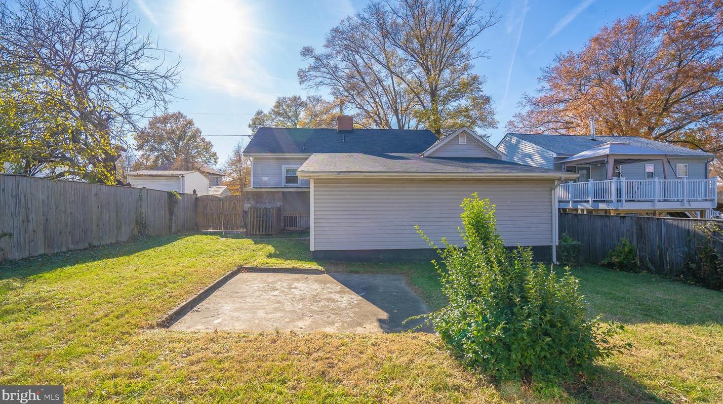 303 69th St, Capitol Heights MD  20743-2114 exterior