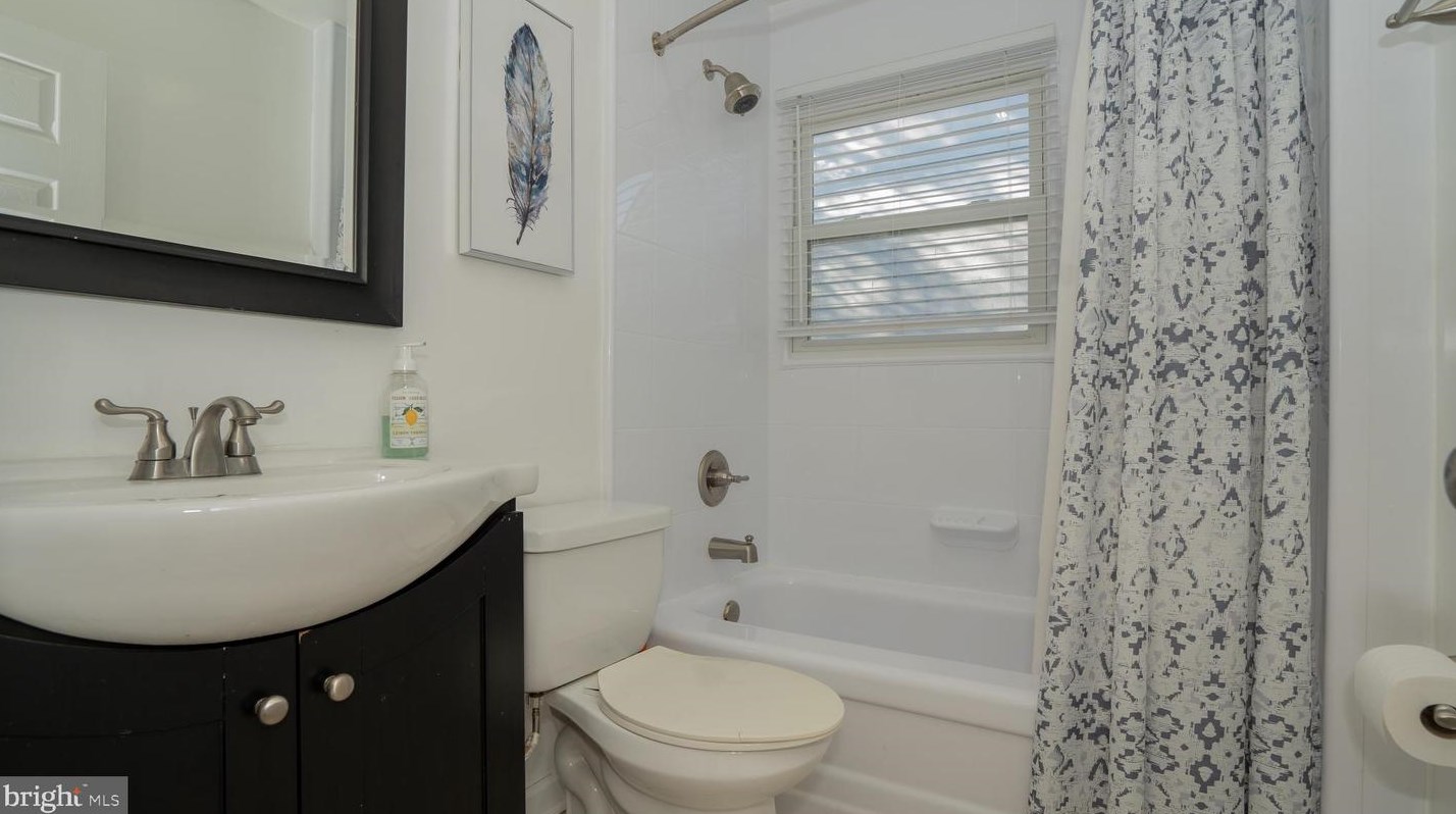 303 69th St, Capitol Heights MD  20743-2114 exterior