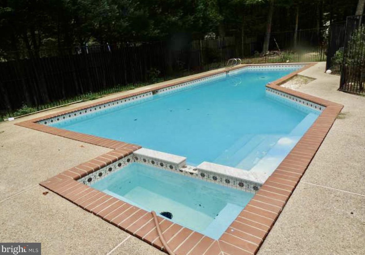 11109 Glenn Brook Ct, Glenn Dale, MD 20769