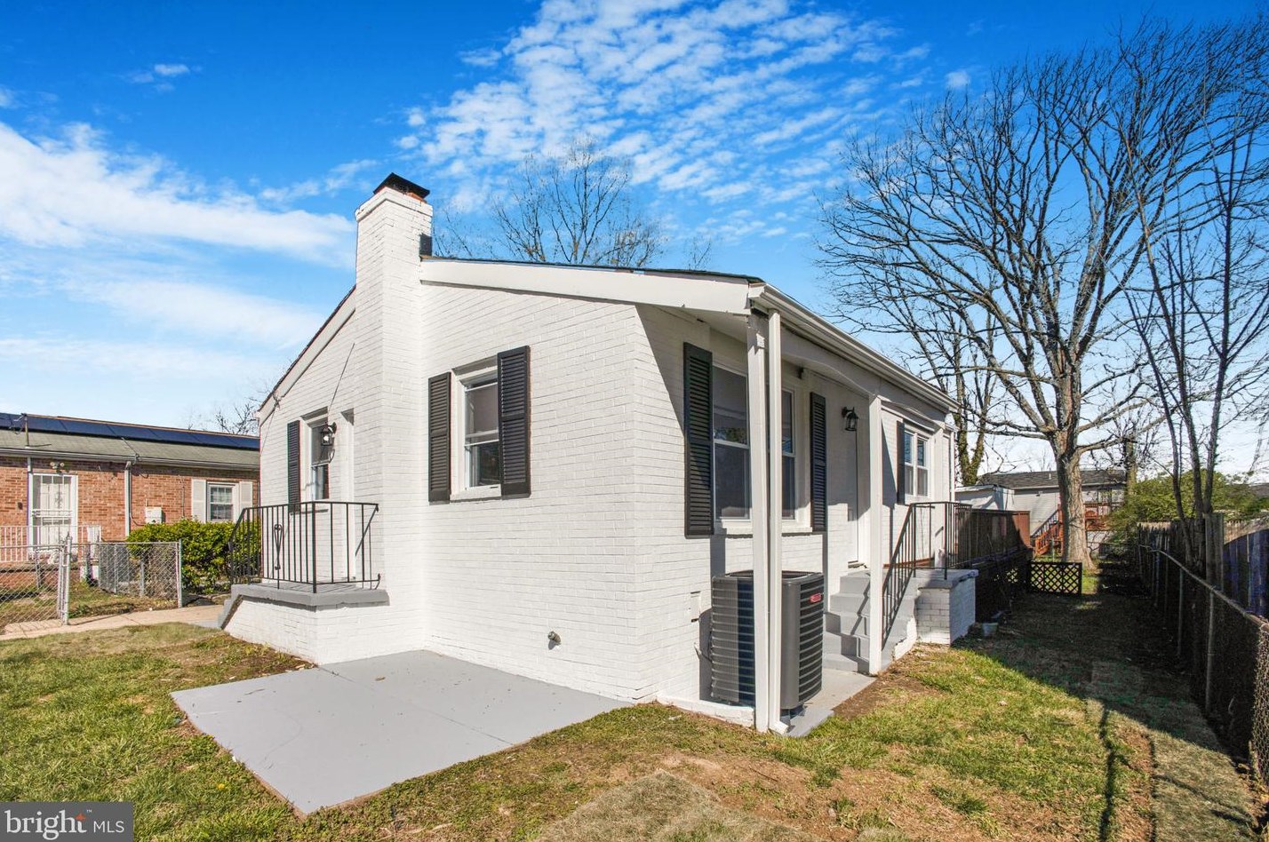 6422 L St, Capitol Heights MD  20743-6324 exterior