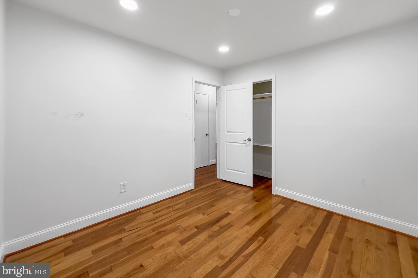 909 Glacier Ave, Capitol Heights MD  20743-3906 exterior