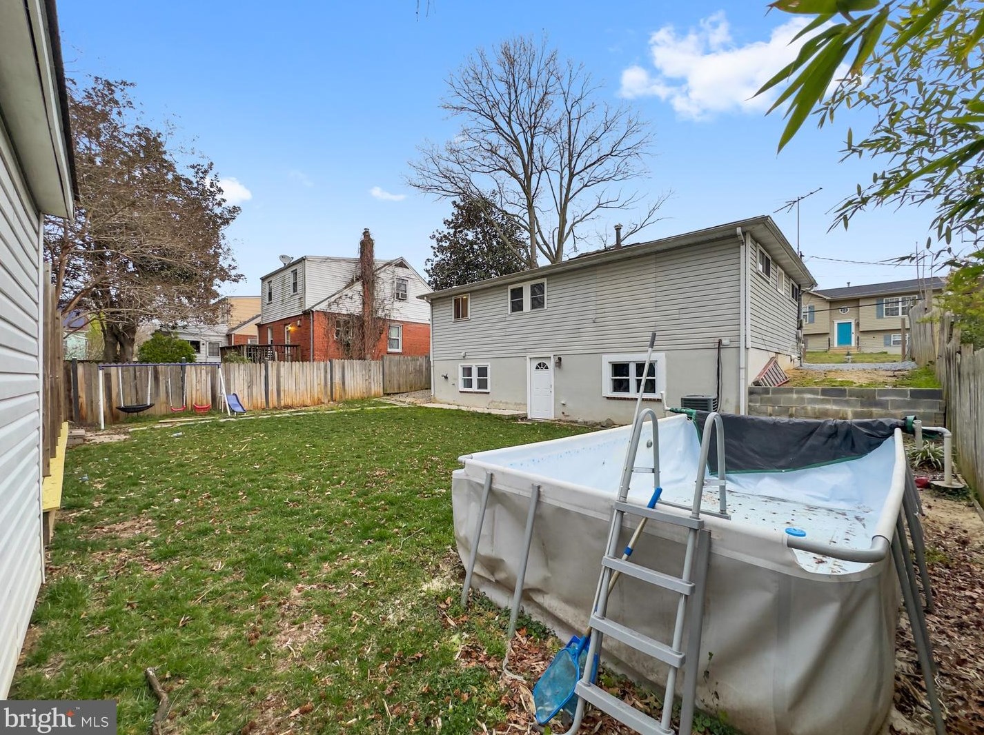 909 Glacier Ave, Capitol Heights MD  20743-3906 exterior