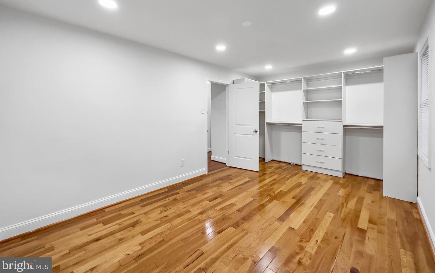 909 Glacier Ave, Capitol Heights MD  20743-3906 exterior