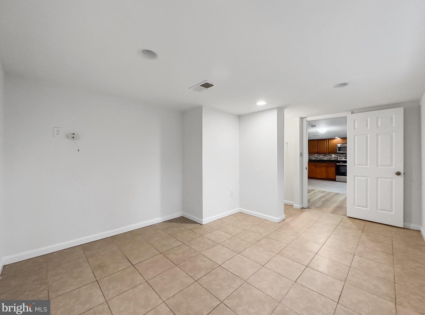 909 Glacier Ave, Capitol Heights MD  20743-3906 exterior