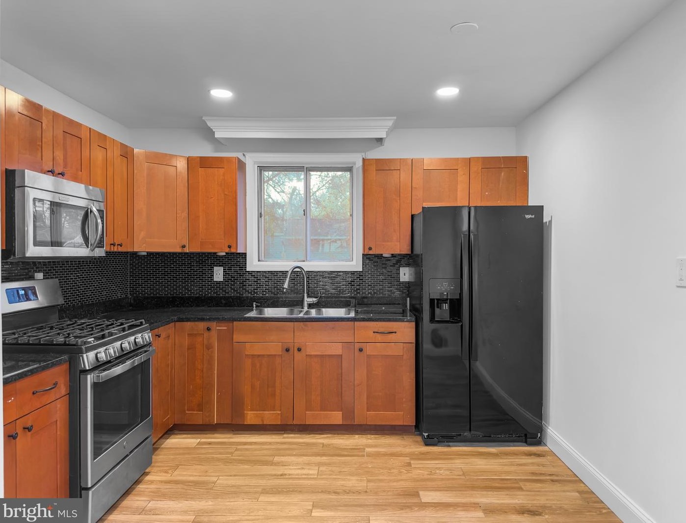 909 Glacier Ave, Capitol Heights MD  20743-3906 exterior