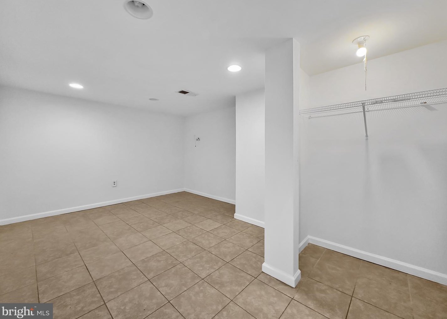 909 Glacier Ave, Capitol Heights MD  20743-3906 exterior