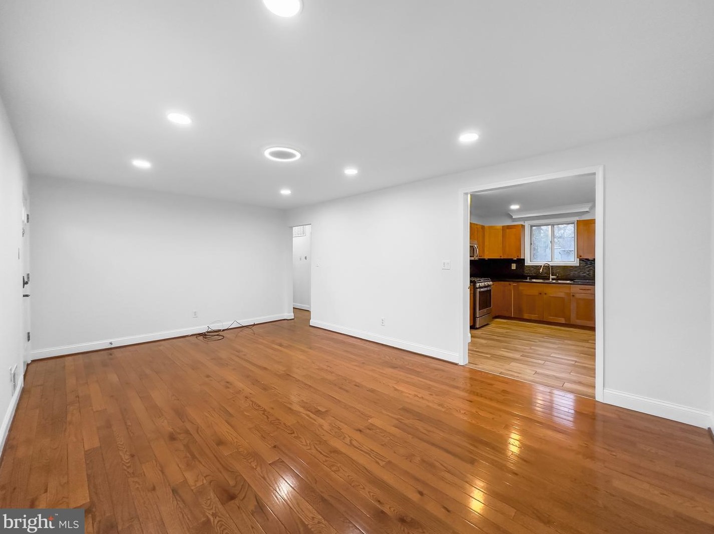 909 Glacier Ave, Capitol Heights MD  20743-3906 exterior