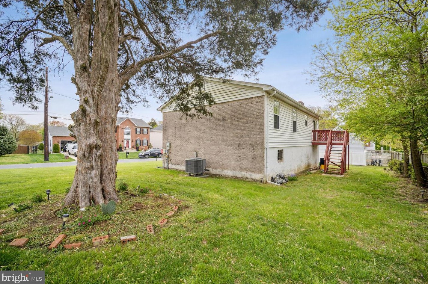 8105 Johnsam Rd, Clinton, MD 20735