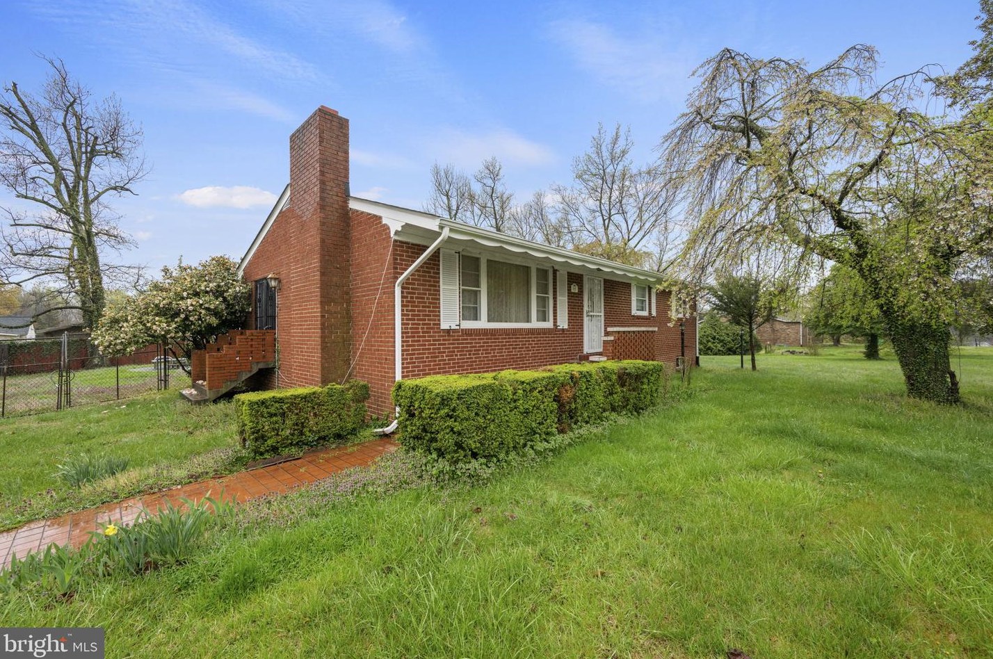 101 Pates Dr, Fort Washington, MD 20744-4842