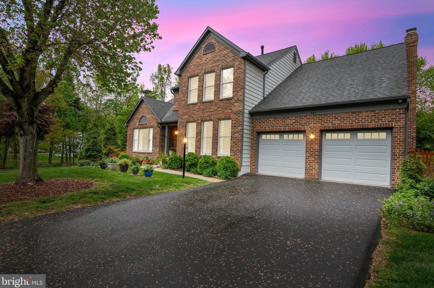 301 Battersea Ln, Fort Washington, MD 20744