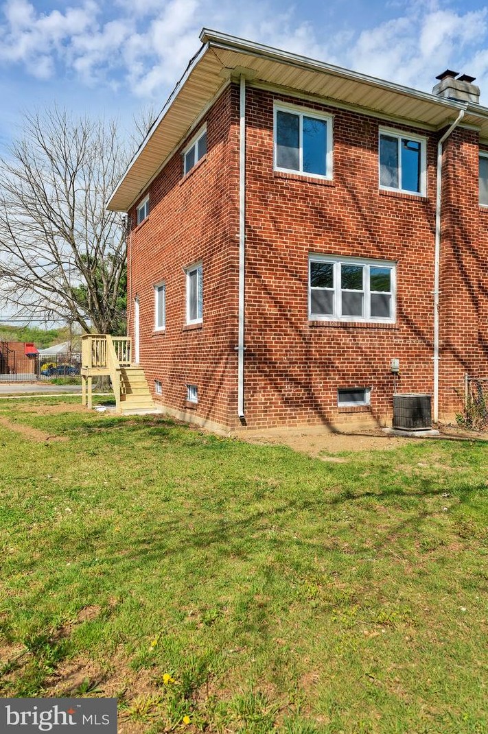 5010 Winthrop St, Oxon Hill, MD 20745-2001