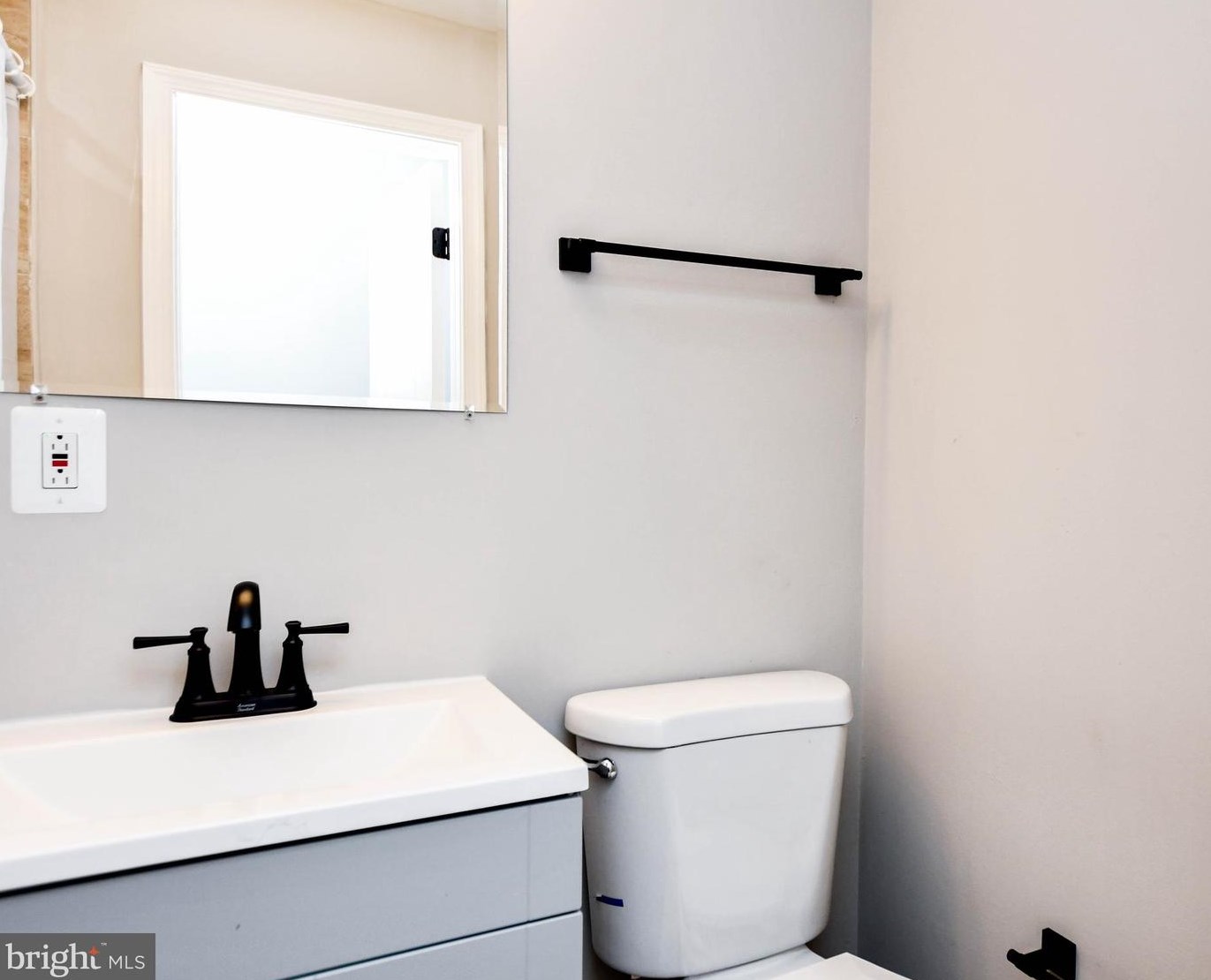 5524 Addison Rd, Capitol Heights MD  20743-1676 exterior