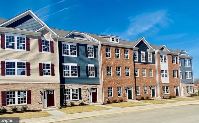 8835 Mimosa Ave, Clinton, MD 20735-2648