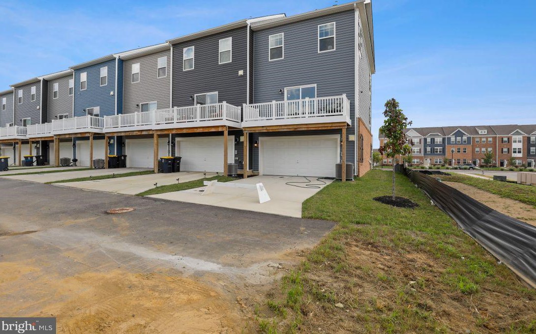 8835 Mimosa Ave, Clinton MD 20735-2642 exterior