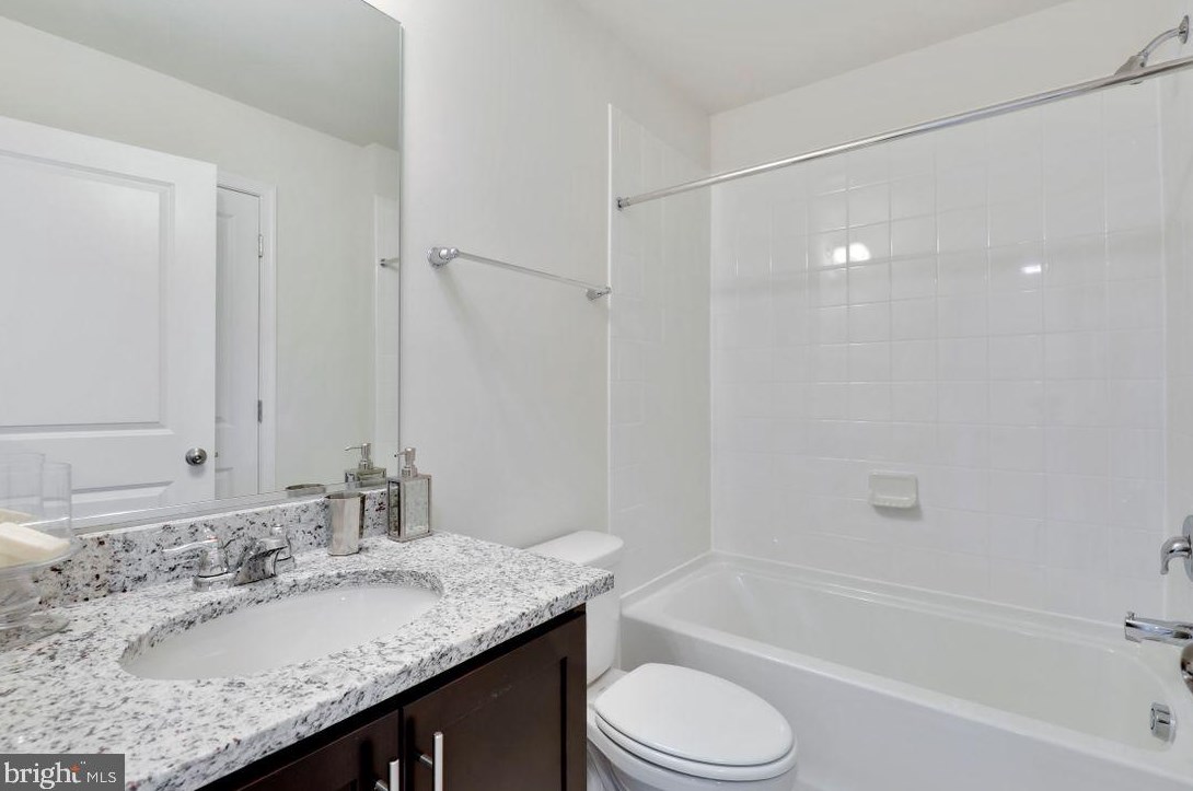 8835 Mimosa Ave, Clinton MD 20735-2642 exterior