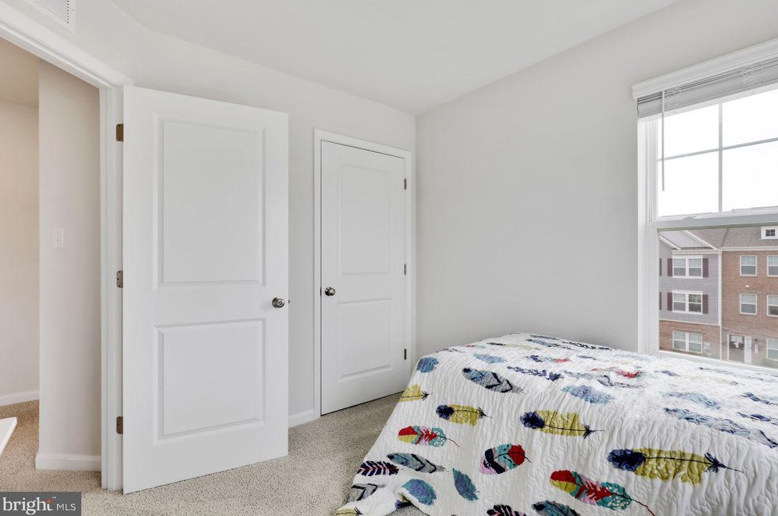 8835 Mimosa Ave, Clinton MD 20735-2642 exterior