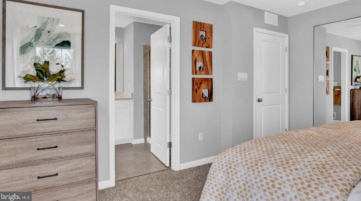 8831 Mimosa Ave, Clinton MD 20735-2648 exterior