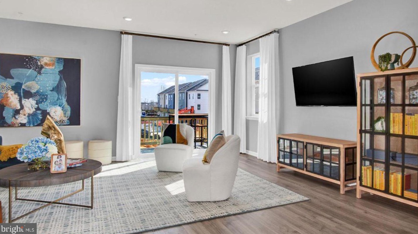 8831 Mimosa Ave, Clinton MD 20735-2648 exterior