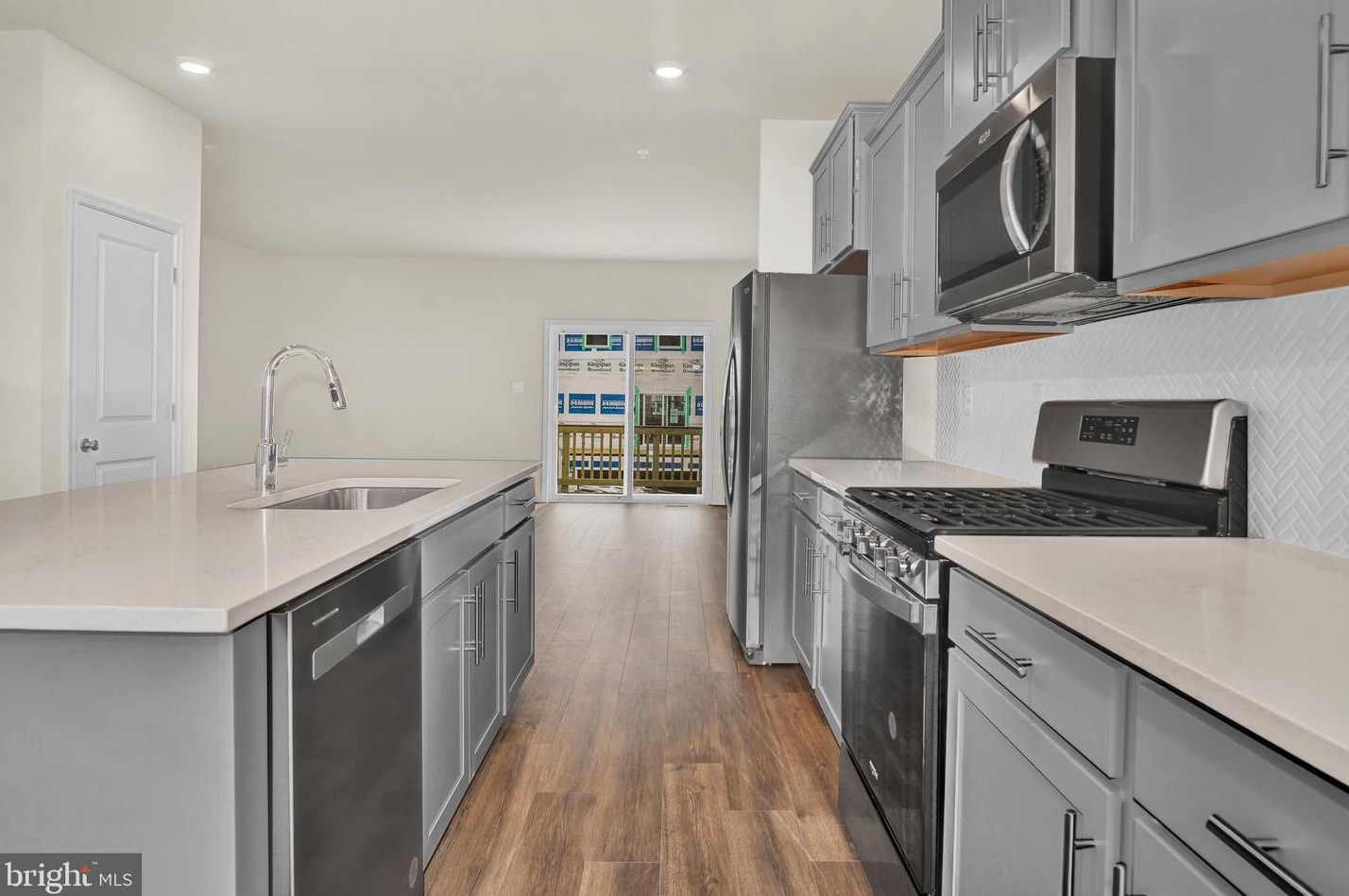 8837 Mimosa Ave, Clinton MD 20735-2642 exterior