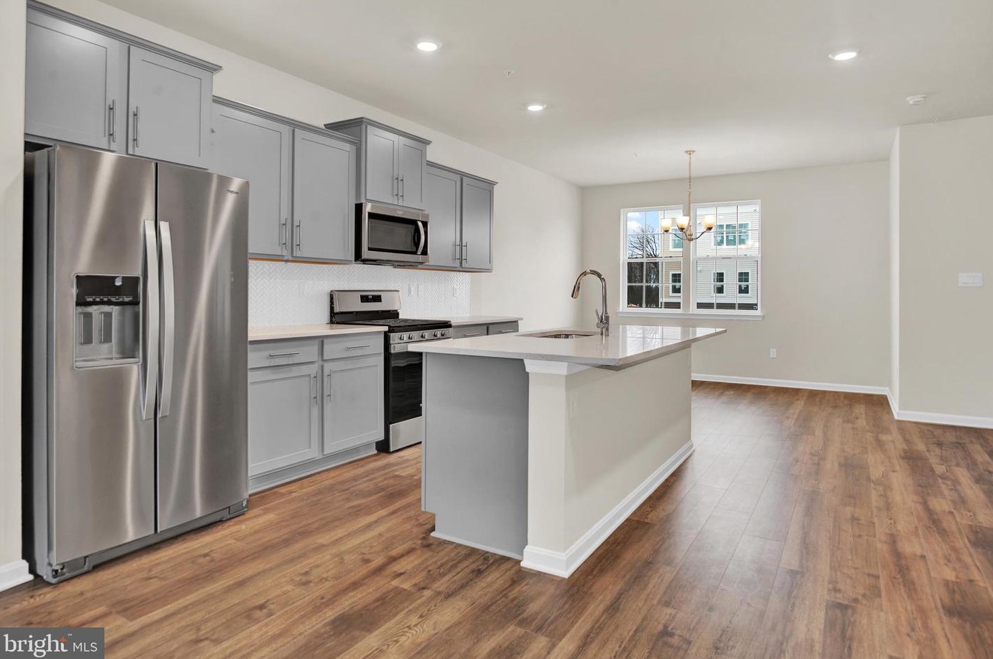 8837 Mimosa Ave, Clinton MD 20735-2642 exterior