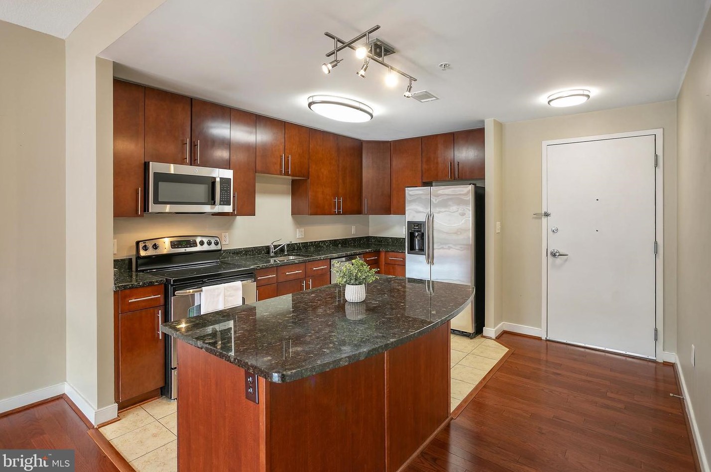 157 Fleet St #202, Oxon Hill, MD 20745