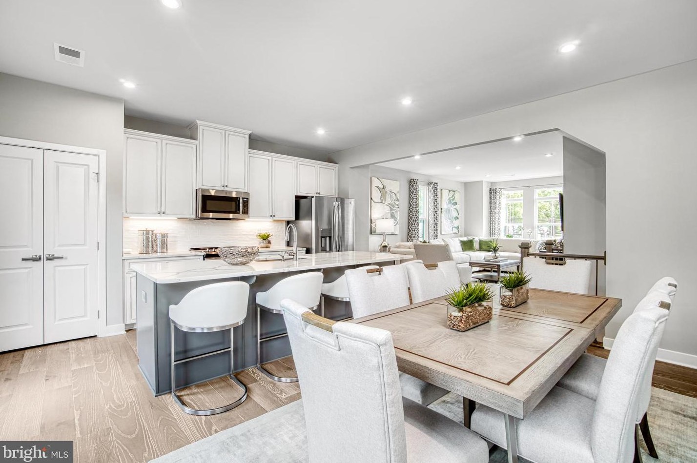 8503 Hamlin St, Lanham, MD 20706-1416