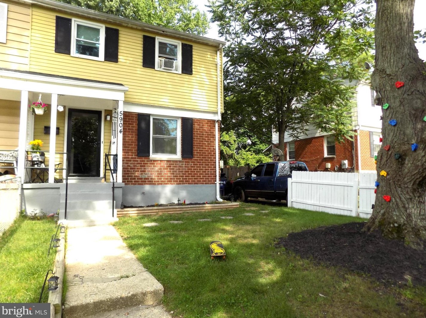 5904 Choctaw Dr, Oxon Hill, MD 20745-1908
