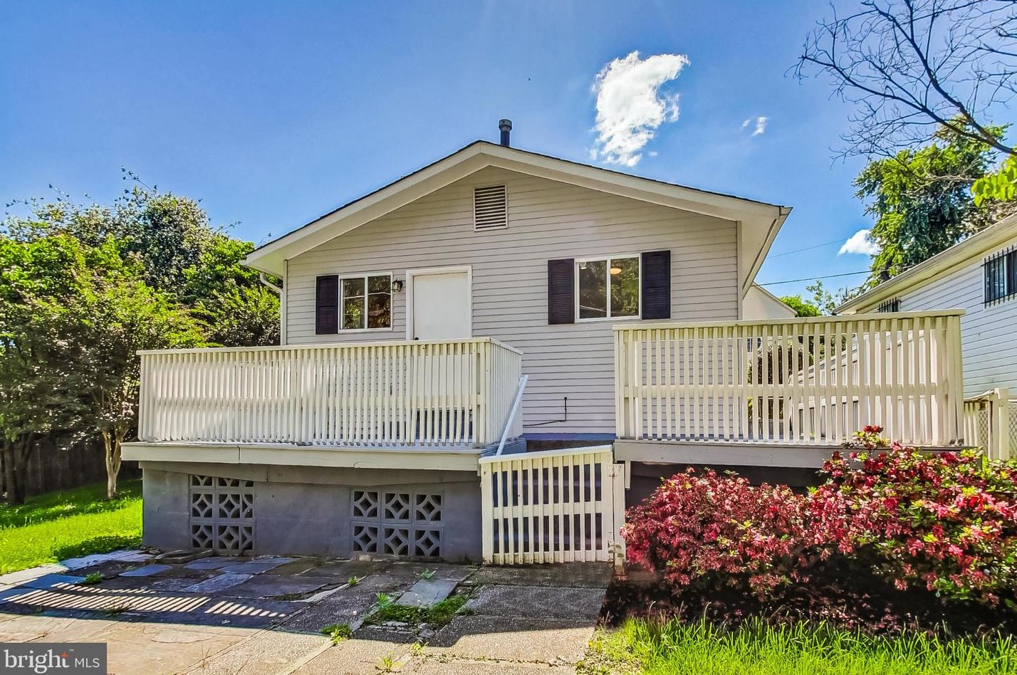 1011 Iago Ave, Capitol Heights MD 20743-3916 exterior