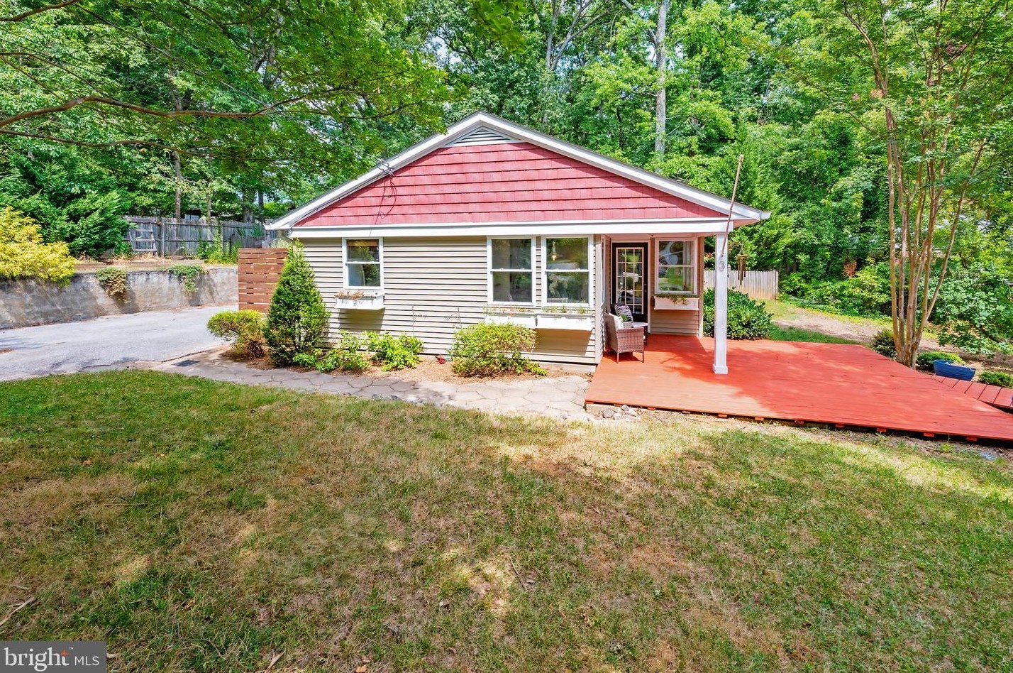 3 Forest Way, Greenbelt, MD 20770