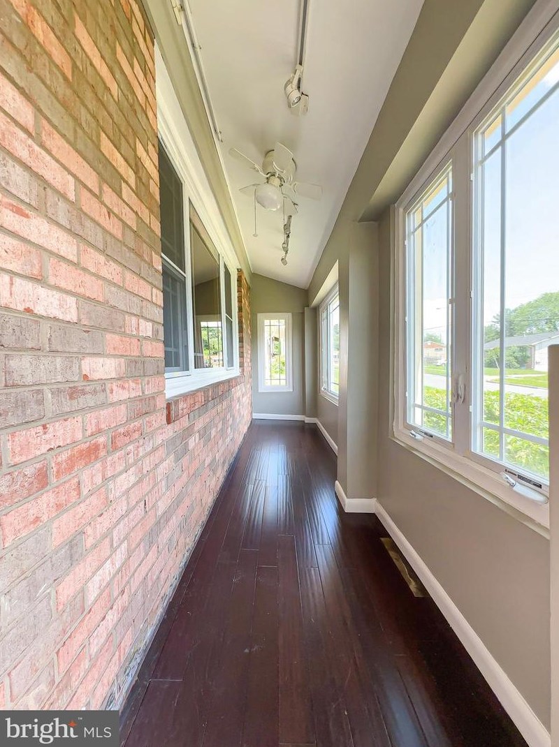 6702 Calmos St, Capitol Heights, MD 20743-2551