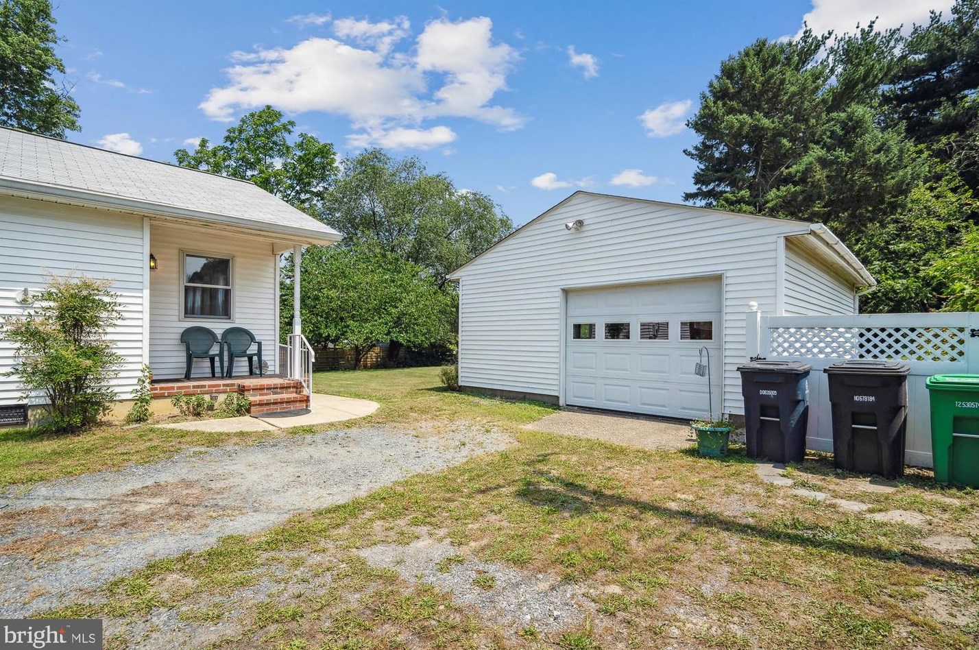 6115 Brooklyn Bridge Rd, Laurel, MD 20707