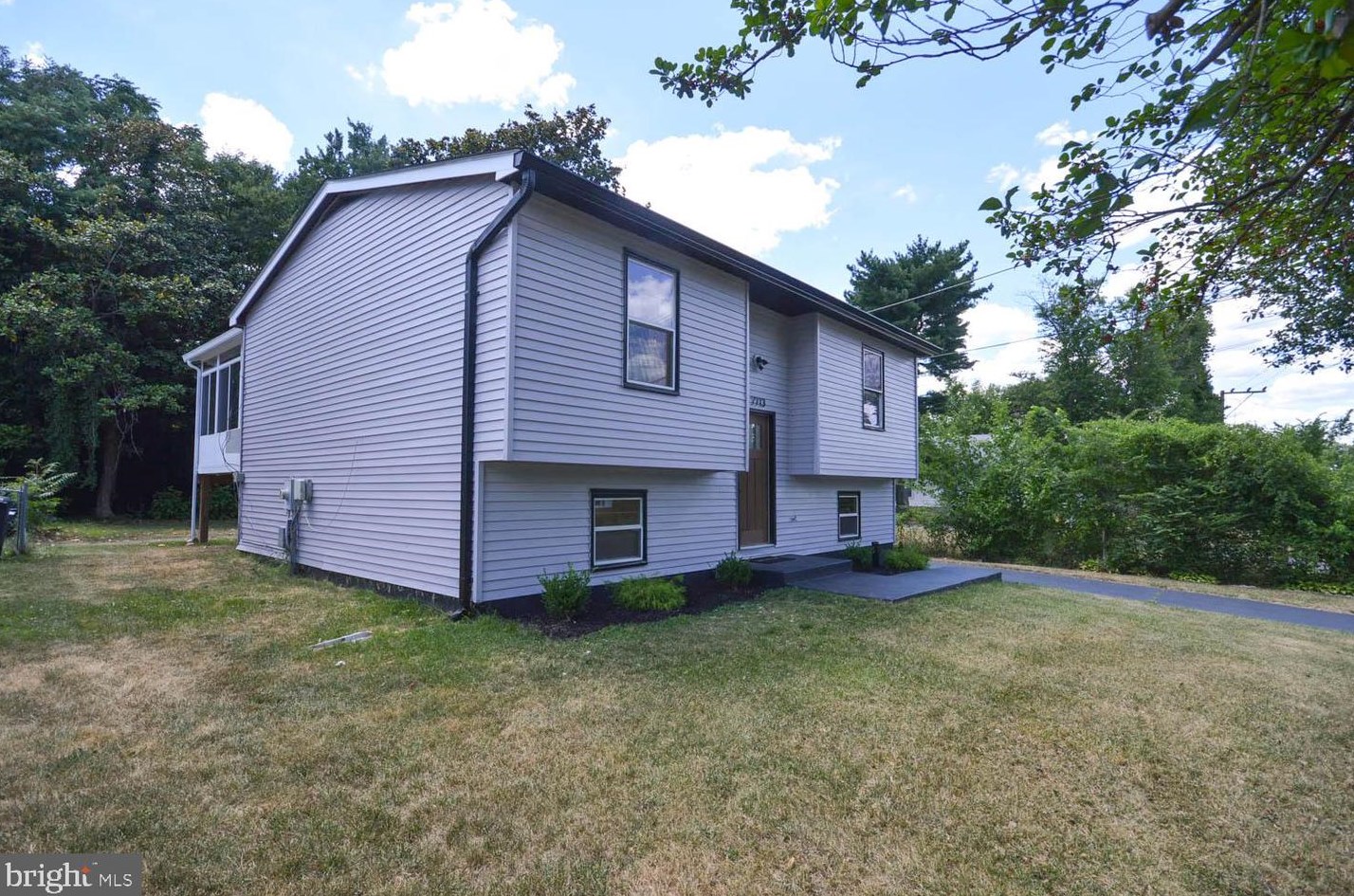 7713 Finns Ln, Lanham, MD 20706