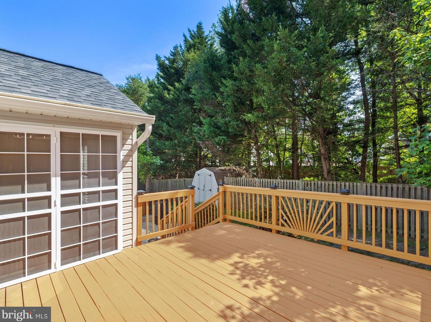 7505 Castle Rock Dr, Clinton MD 20735-1870 exterior