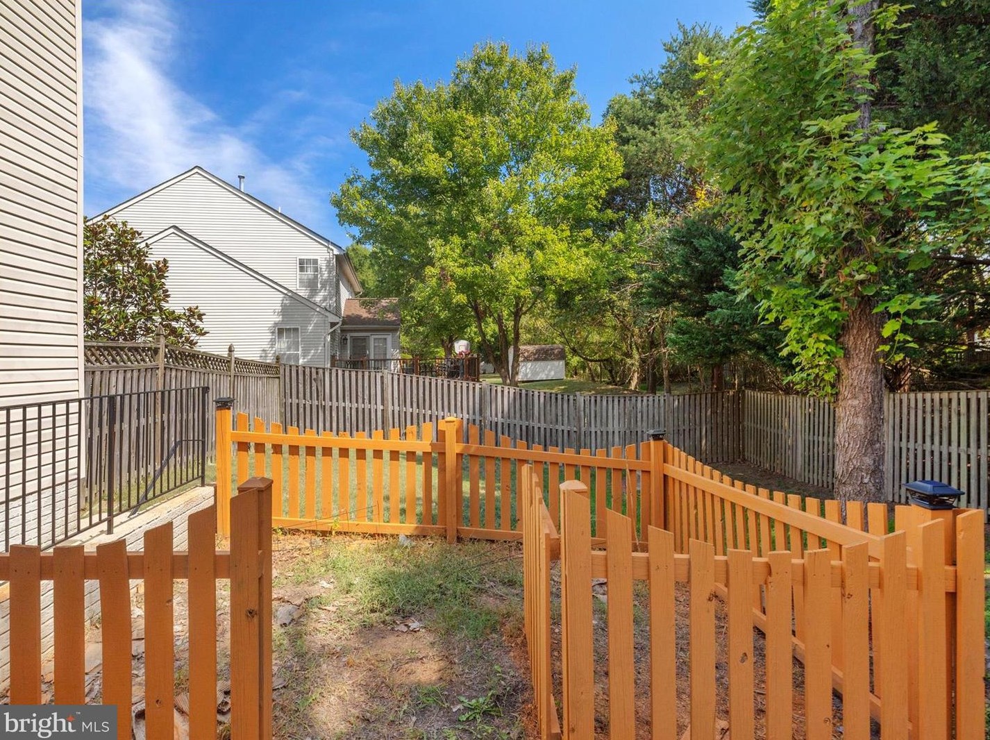 7505 Castle Rock Dr, Clinton MD 20735-1870 exterior