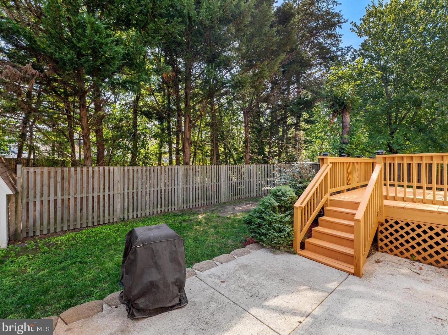 7505 Castle Rock Dr, Clinton MD 20735-1870 exterior