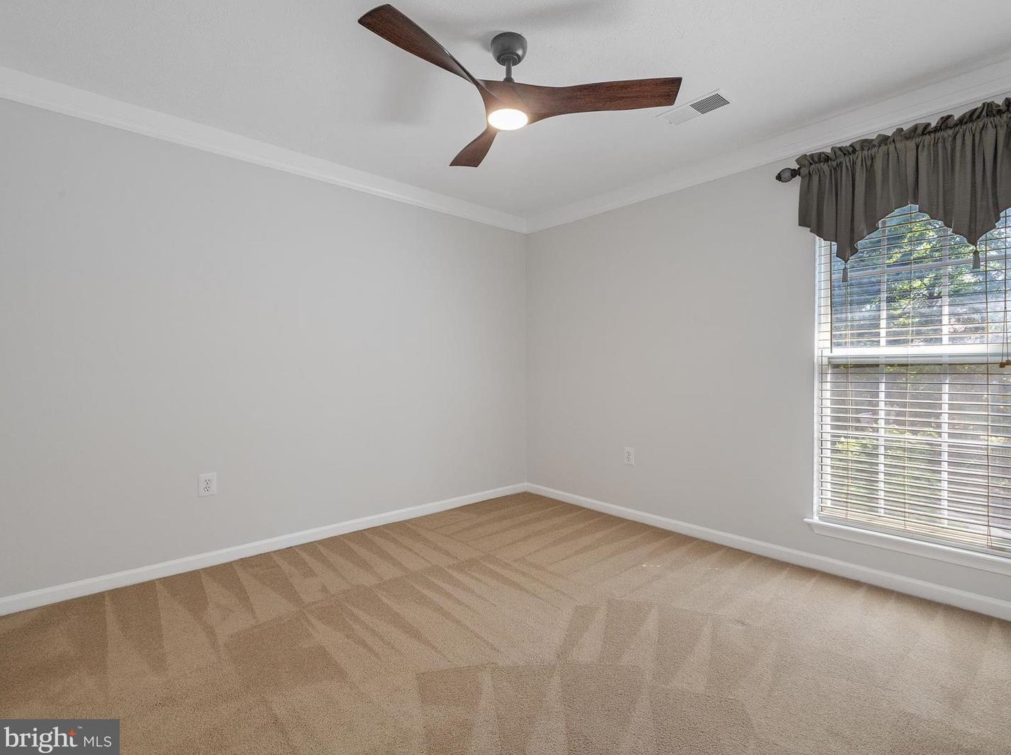 7505 Castle Rock Dr, Clinton MD 20735-1870 exterior